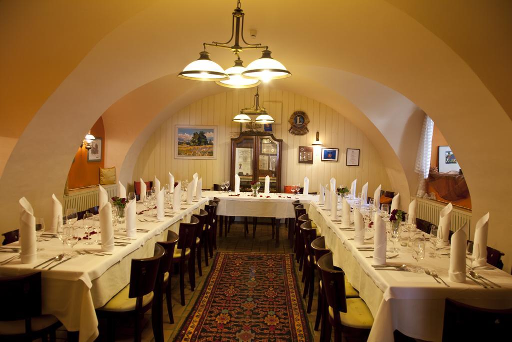 Gasthof Zum Goldenen Anker Hainburg an der Donau Exteriör bild